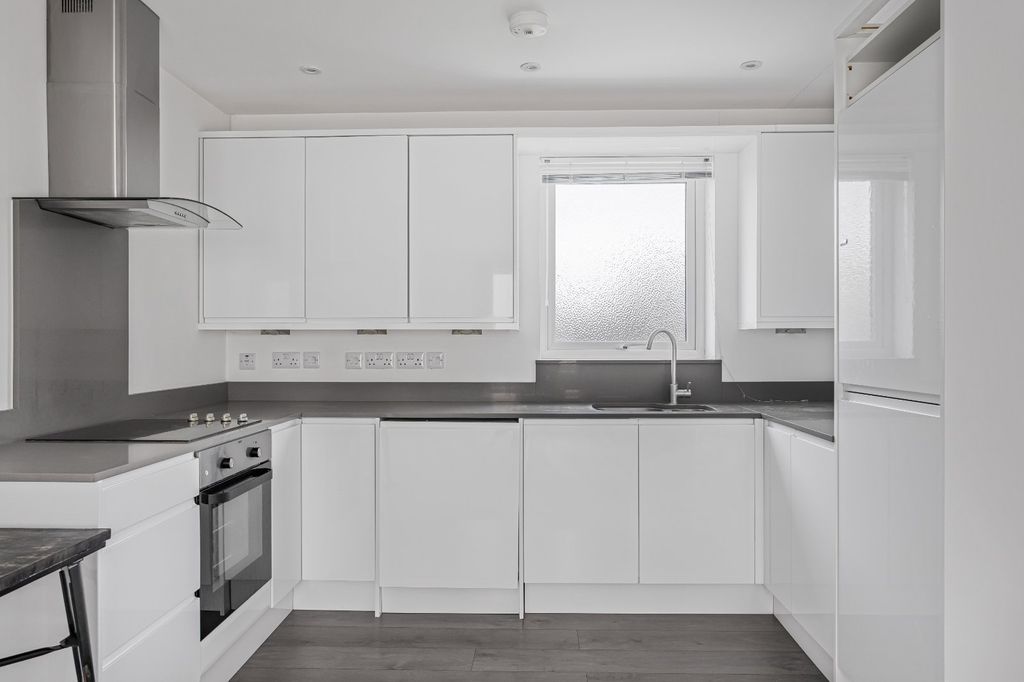 Property photo 2 of 13 Picture No. 18