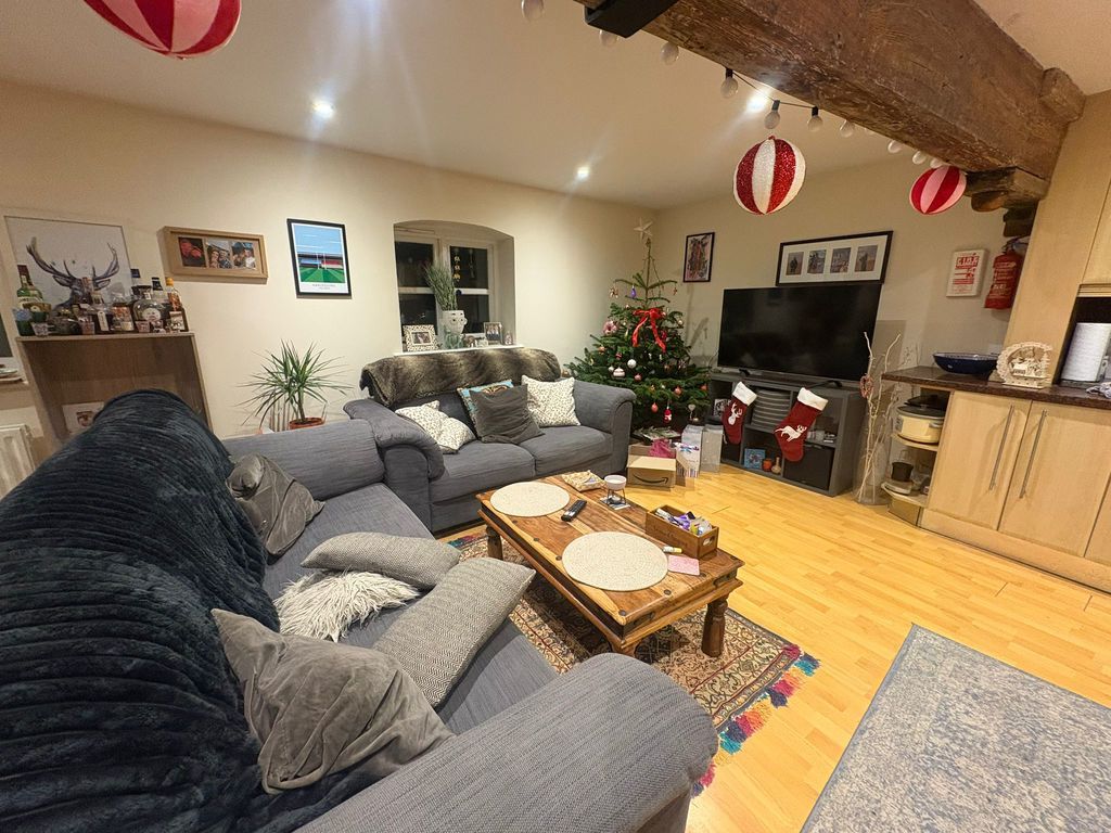 Property photo 3 of 9 Photo 4