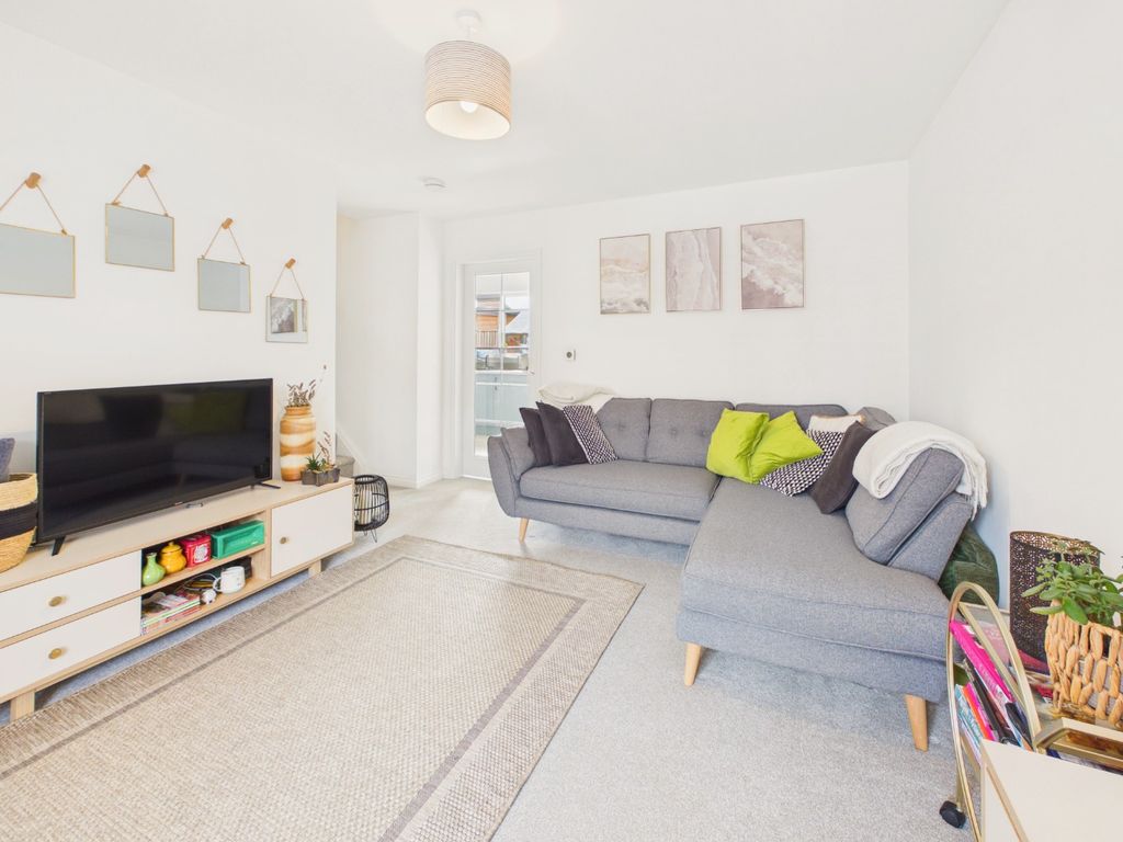 Property photo 2 of 21 5516273