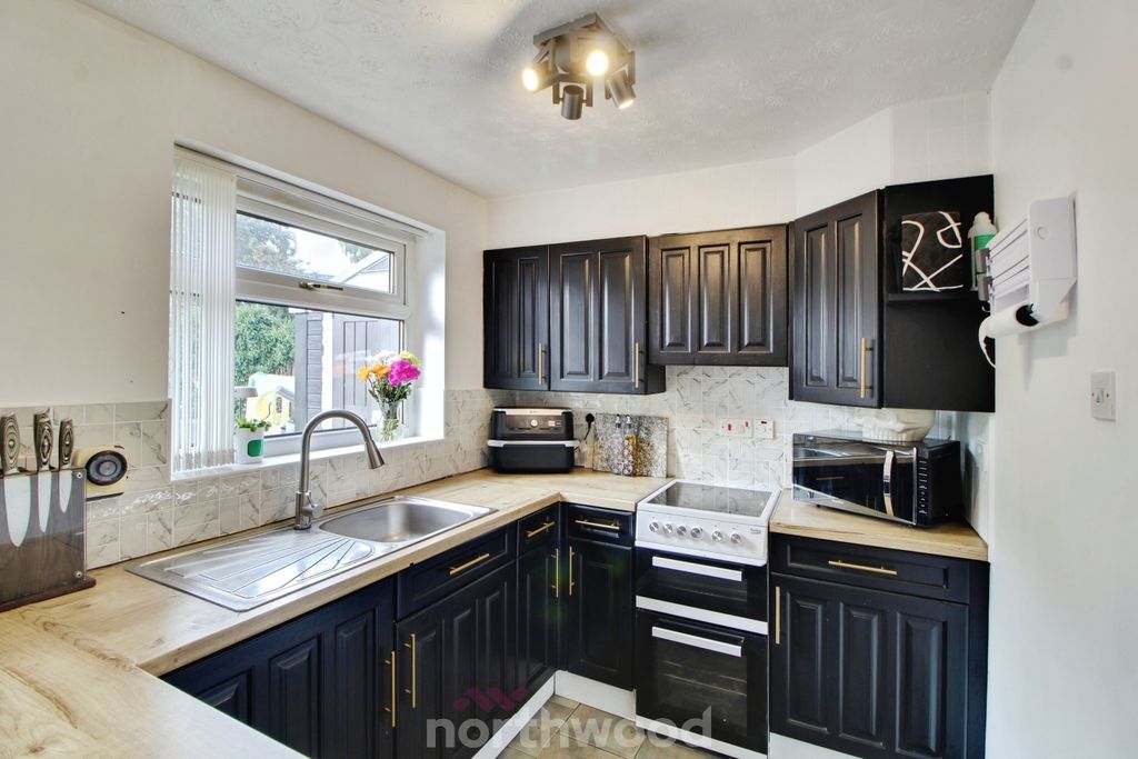 Property photo 3 of 21