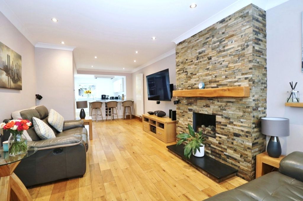 Property photo 3 of 25