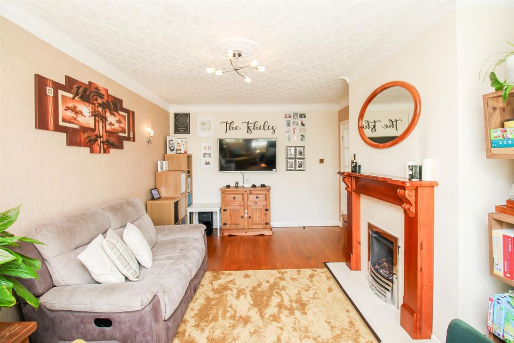 Property photo 3 of 17 Living Room