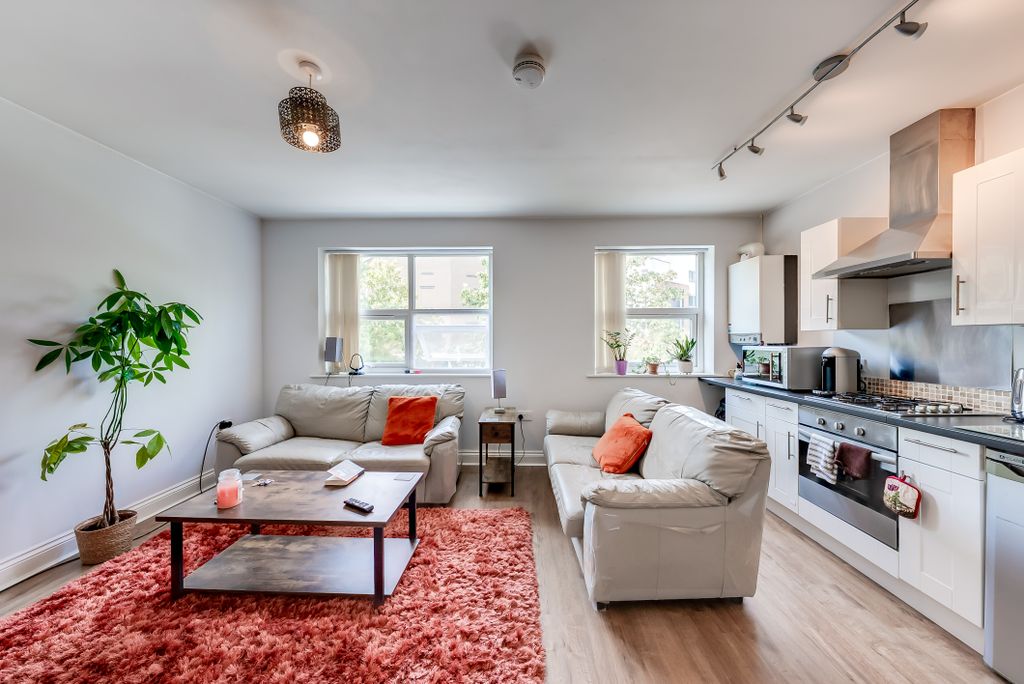 Property photo 2 of 17 A7S07992Hdr