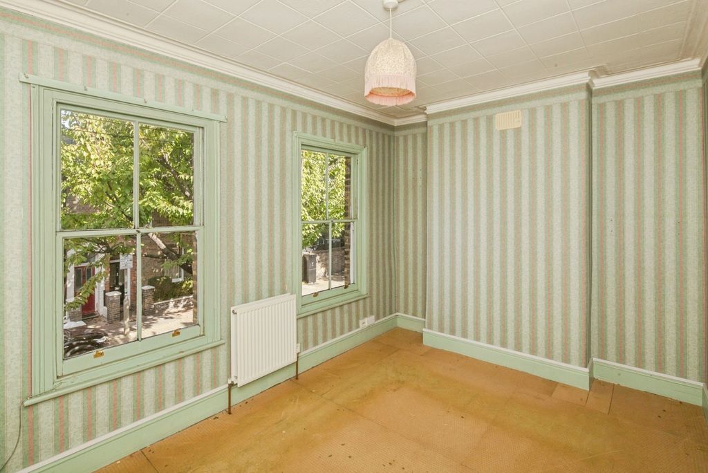 Property photo 2 of 17 Photo