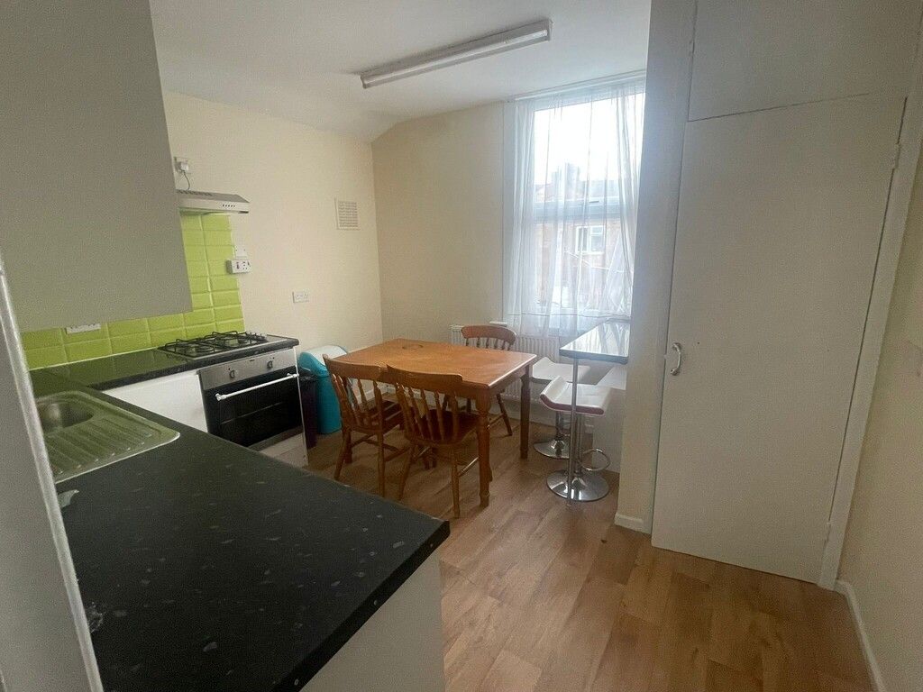 Property photo 2 of 8 Kitchen Diner.Jpeg