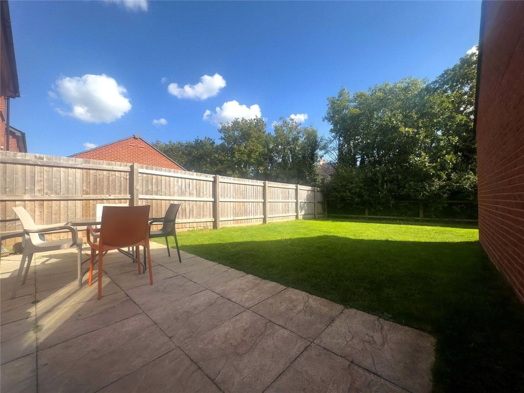 Property photo 2 of 11 Garden/Patio