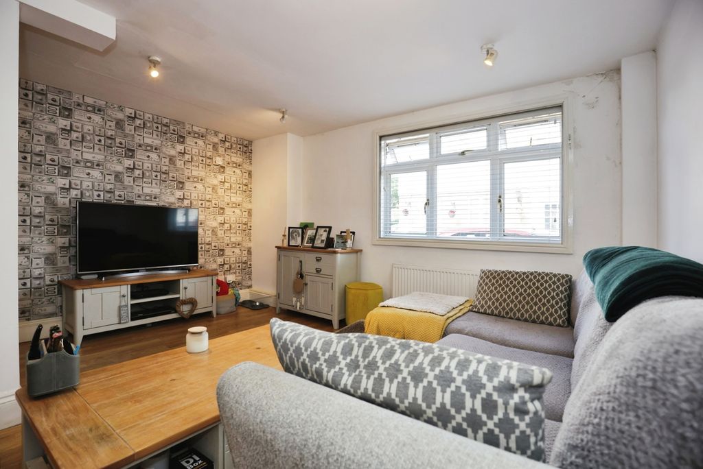 Property photo 3 of 11 Photo