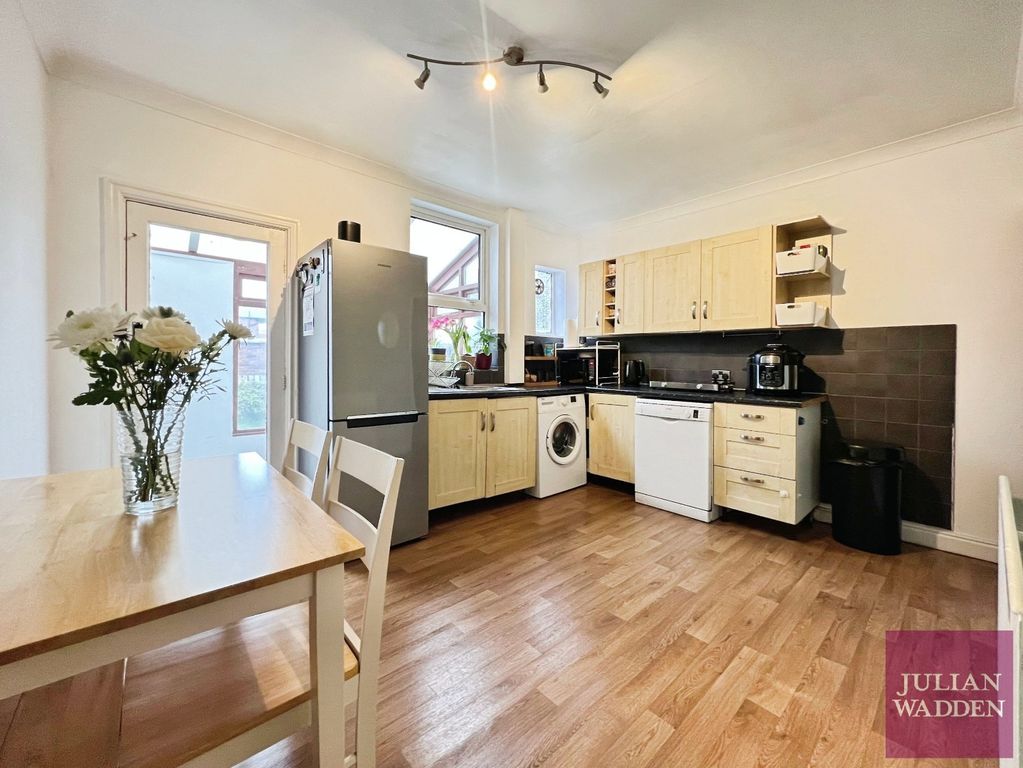 Property photo 3 of 12 Picture 3