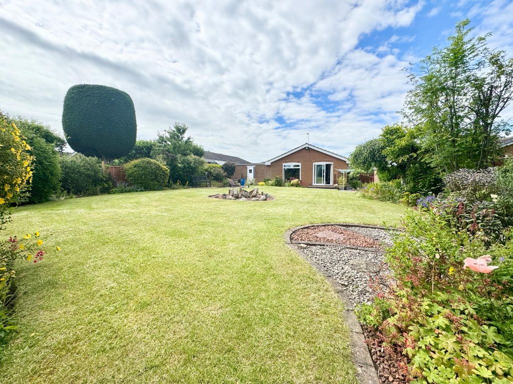 Property photo 2 of 21