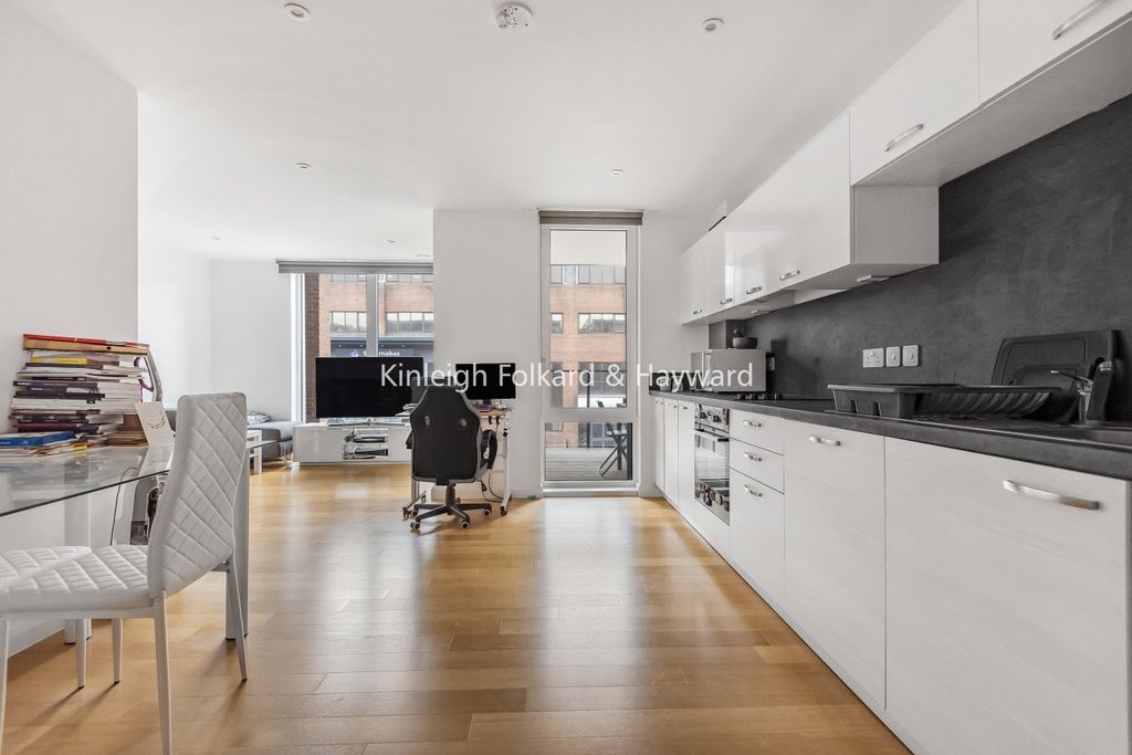 Property photo 3 of 8 Picture No. 04