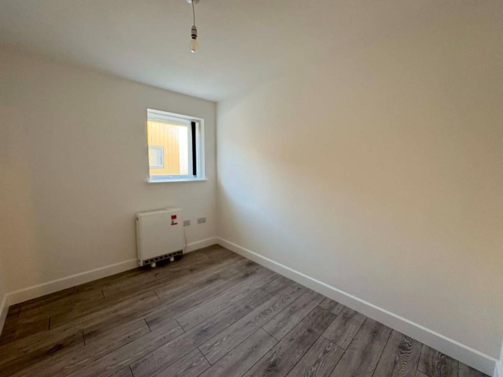 Property photo 3 of 6 Bedrooms  (1).Jpg