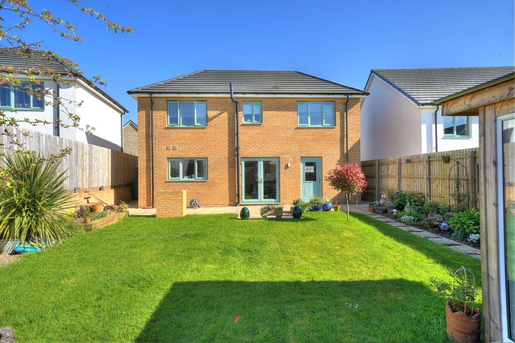 Property photo 2 of 20