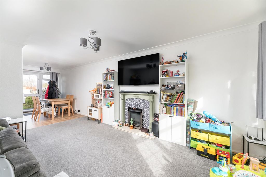 Property photo 3 of 22 Living Accommodation