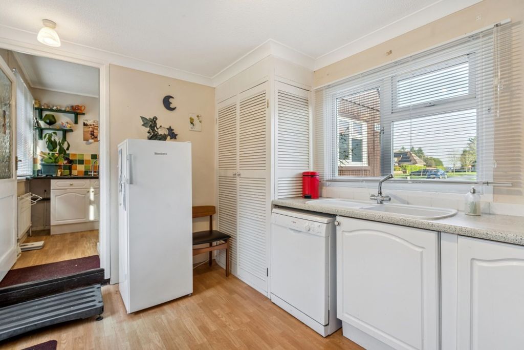 Property photo 2 of 41