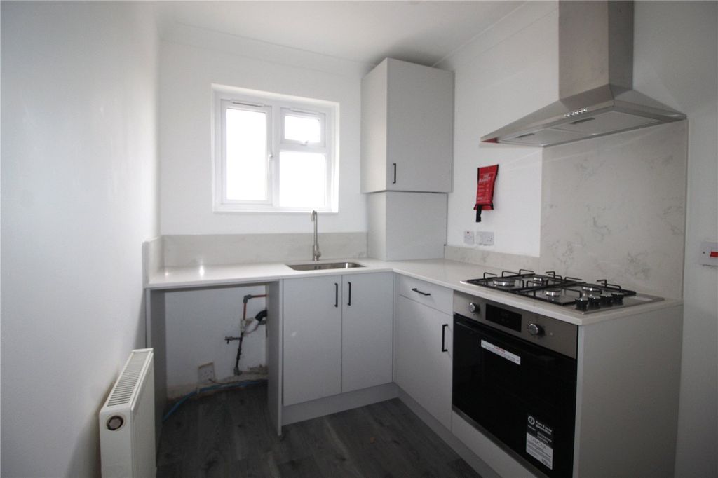 Property photo 3 of 8 Picture No. 06