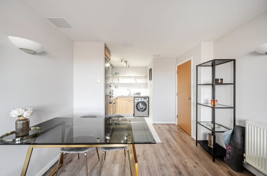 Property photo 2 of 11 1384138-2-6929c9B...