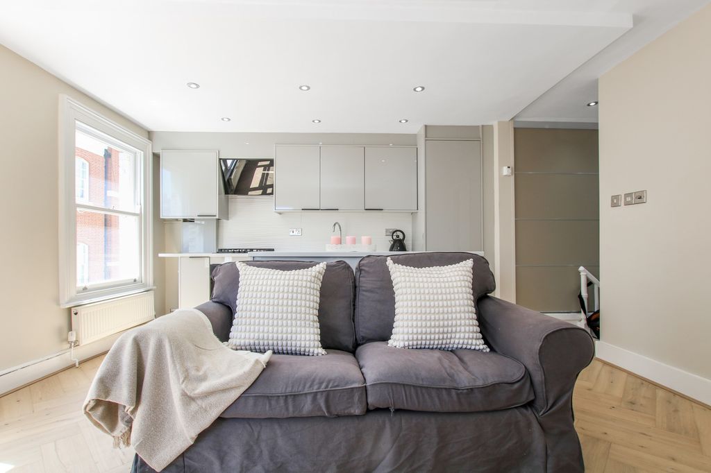 Property photo 3 of 16