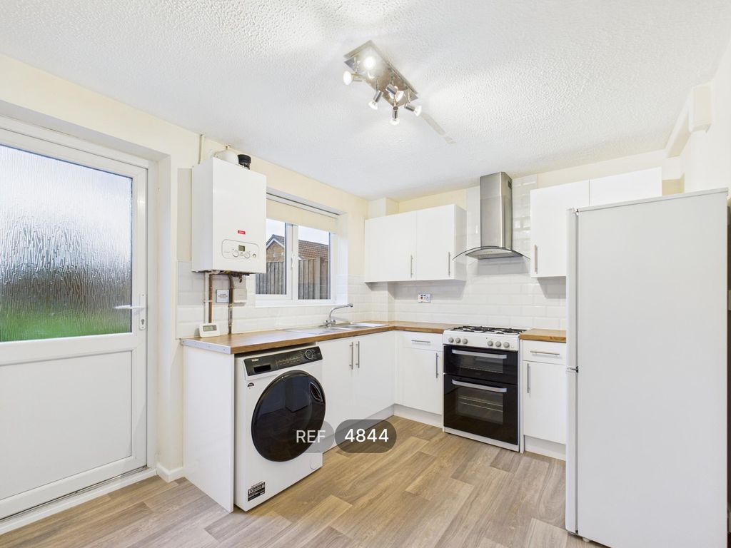 Property photo 3 of 7 Kitchen