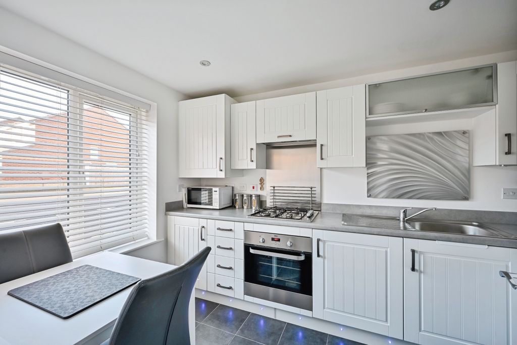 Property photo 2 of 14 Kitchen/Dining Room