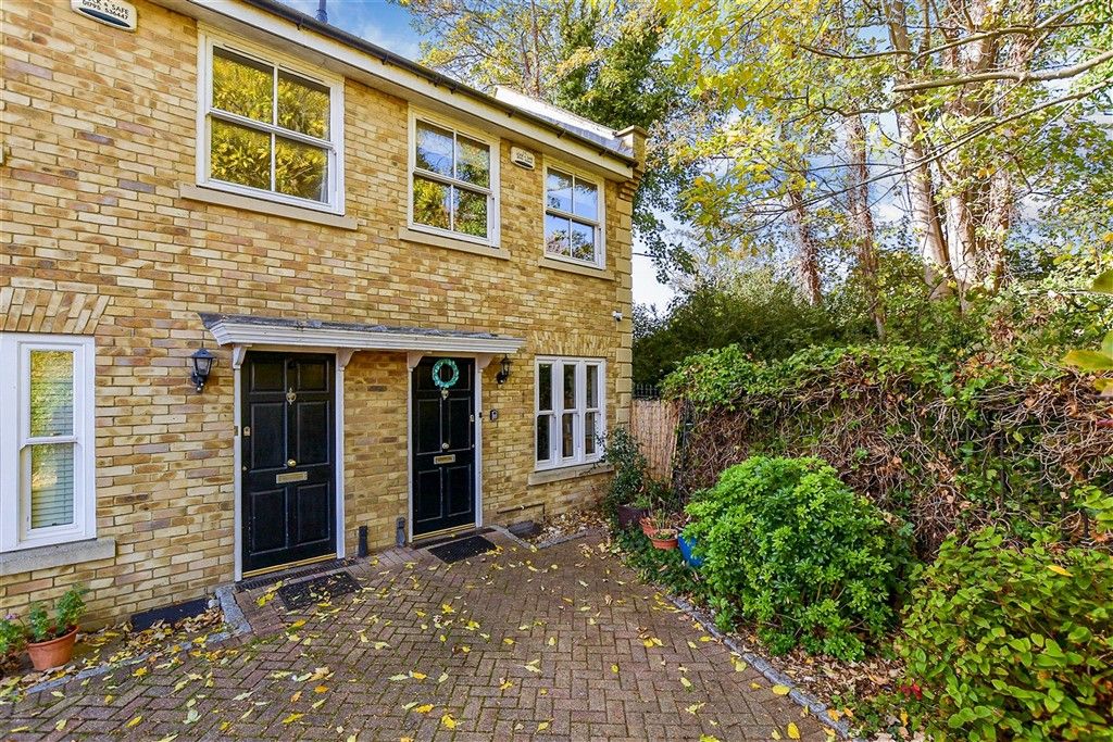 Property photo 1 of 12 Web