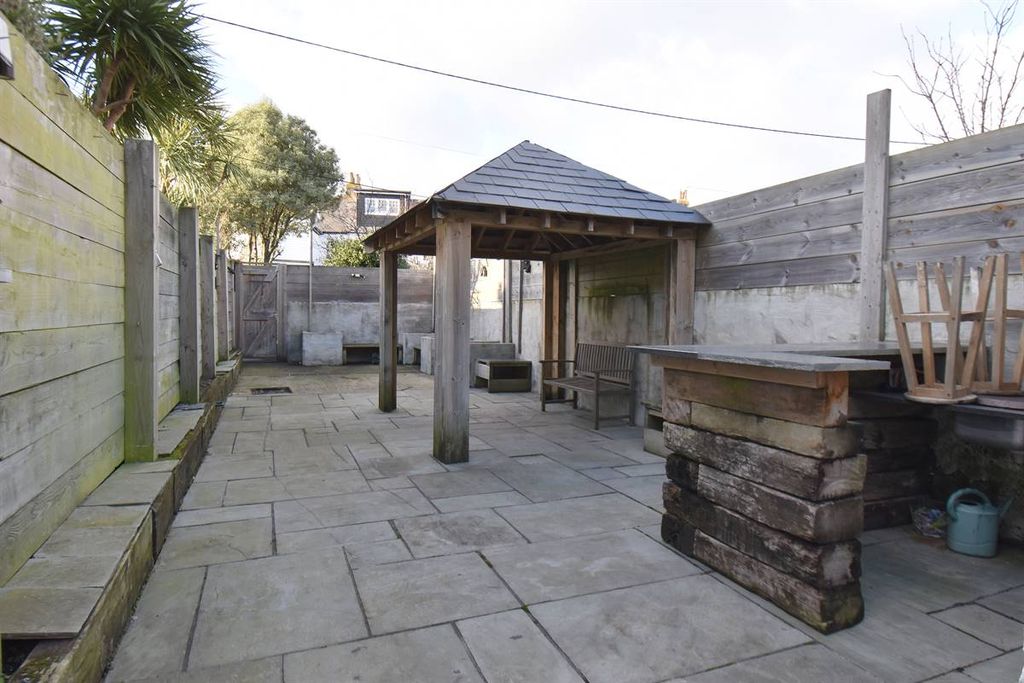 Property photo 3 of 16