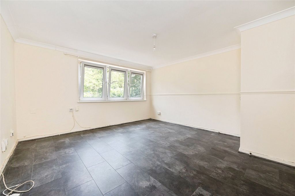 Property photo 3 of 11 Picture No. 24
