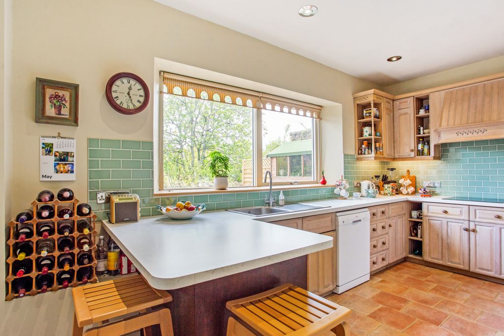 Property photo 3 of 12 Kitchen/Breakfast Room