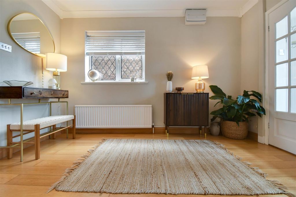 Property photo 3 of 31