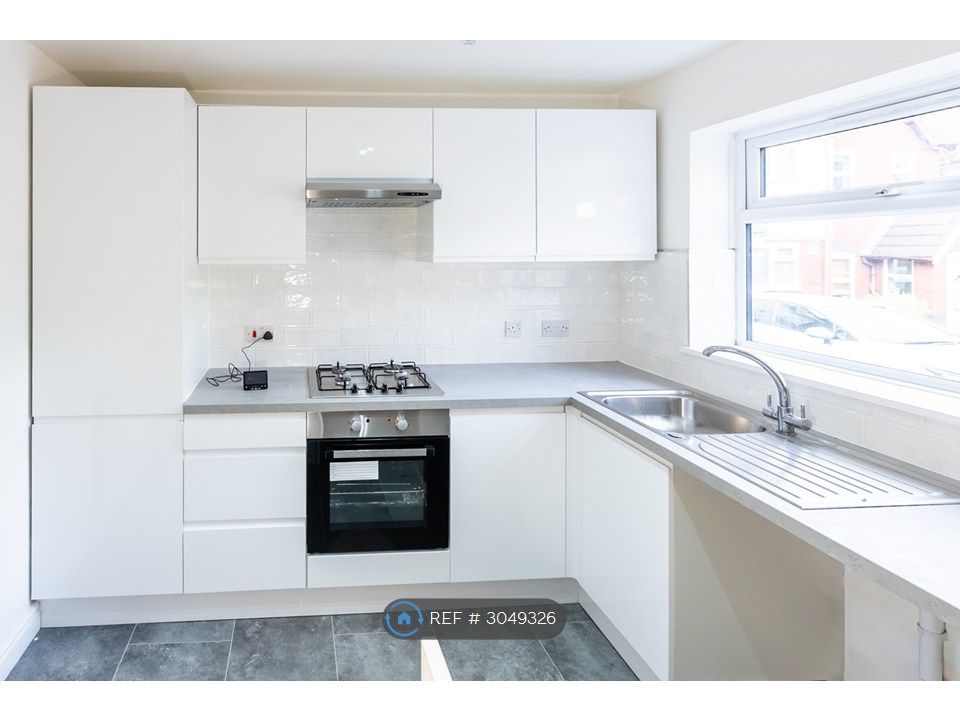 Property photo 3 of 15 Kitchen