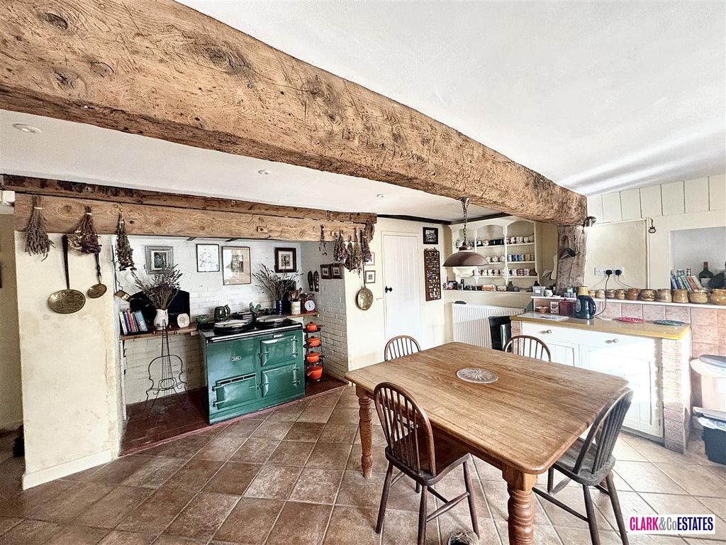 Property photo 3 of 18 Kitchen