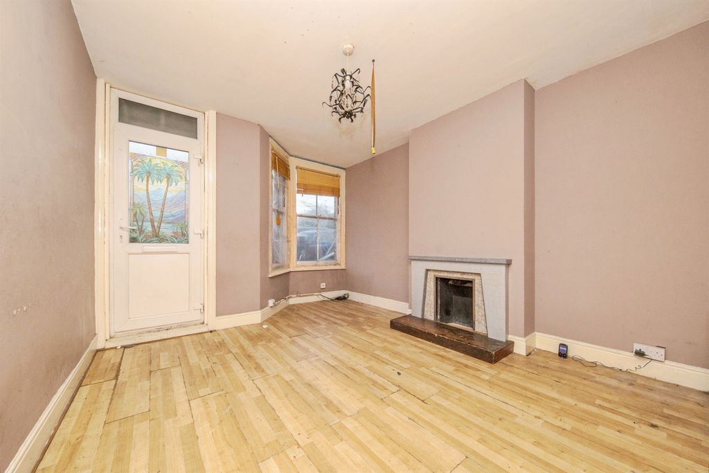 Property photo 2 of 14