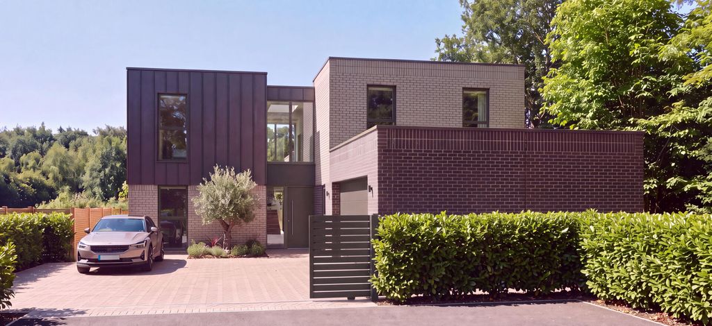 Property photo 2 of 4 Front (Exterior)