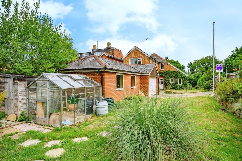 Property photo 2 of 20