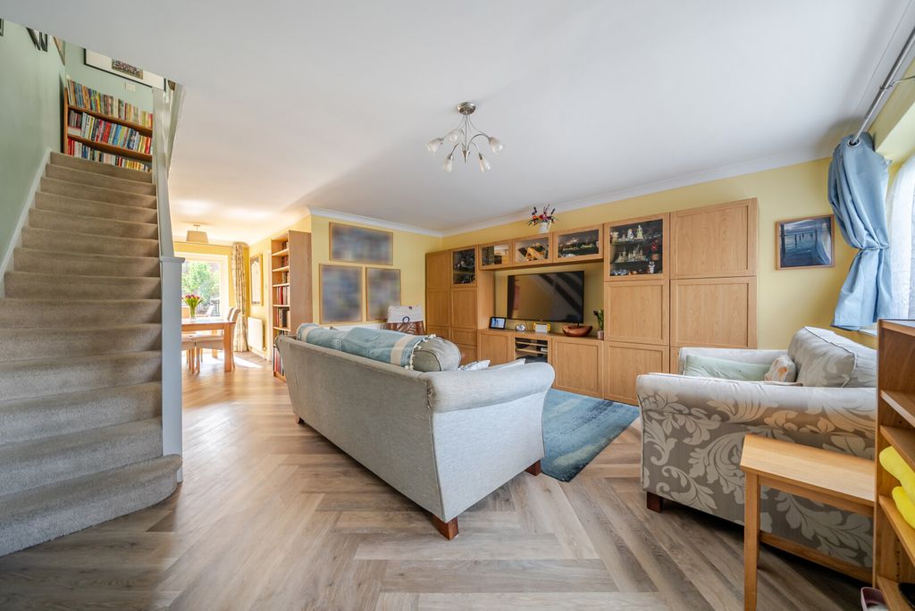 Property photo 2 of 18 1459092-11-6A0Ada...