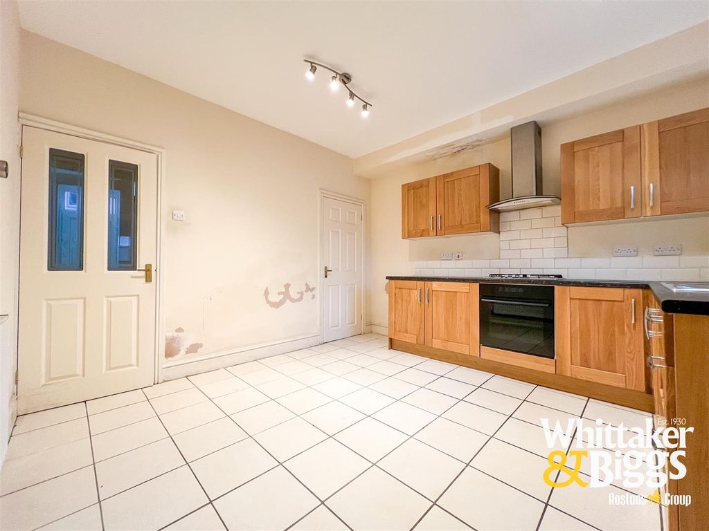 Property photo 3 of 14 Kitchen