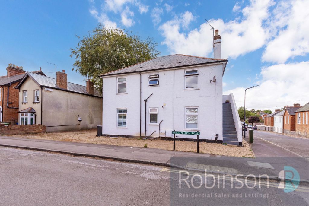 Property photo 3 of 10 Flat 1 37 Wellington Road-1