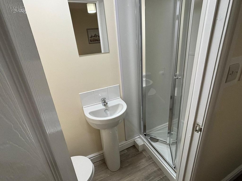 Property photo 3 of 7 WC