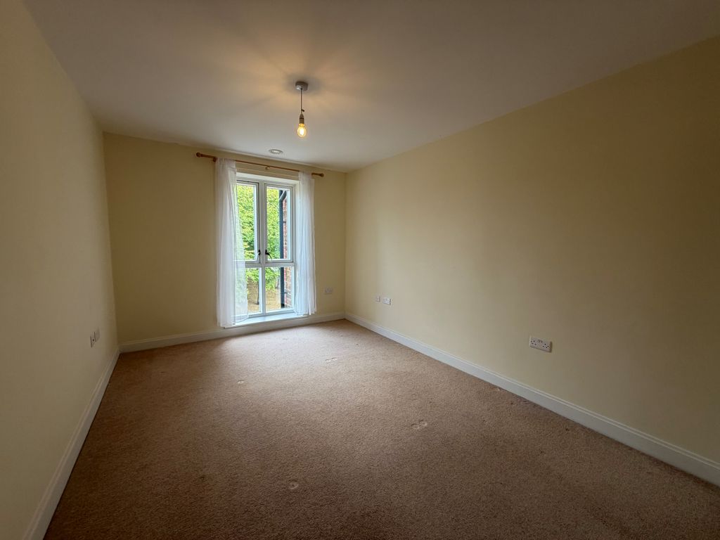 Property photo 3 of 8 Bedroom