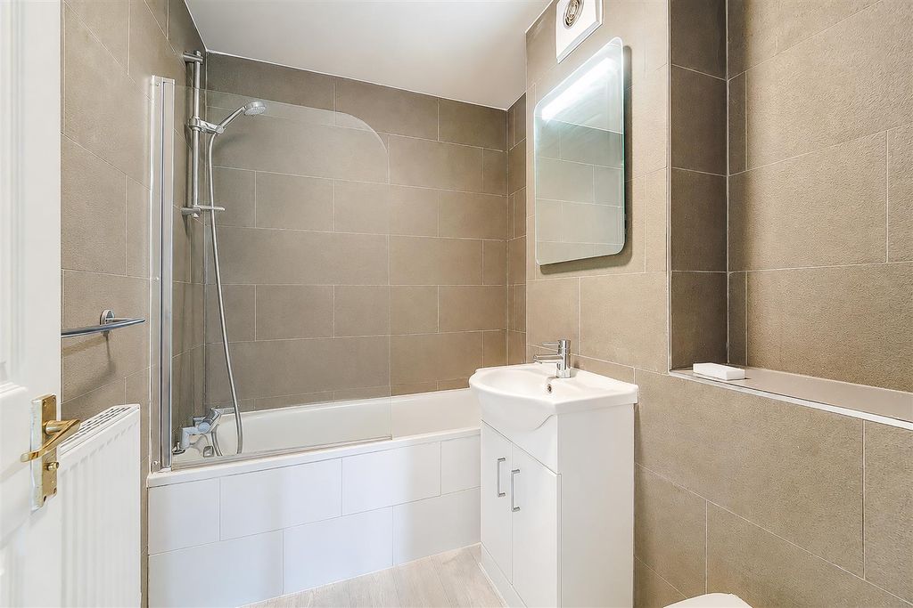 Property photo 3 of 9 Claremont House, Flat (2).Jpg
