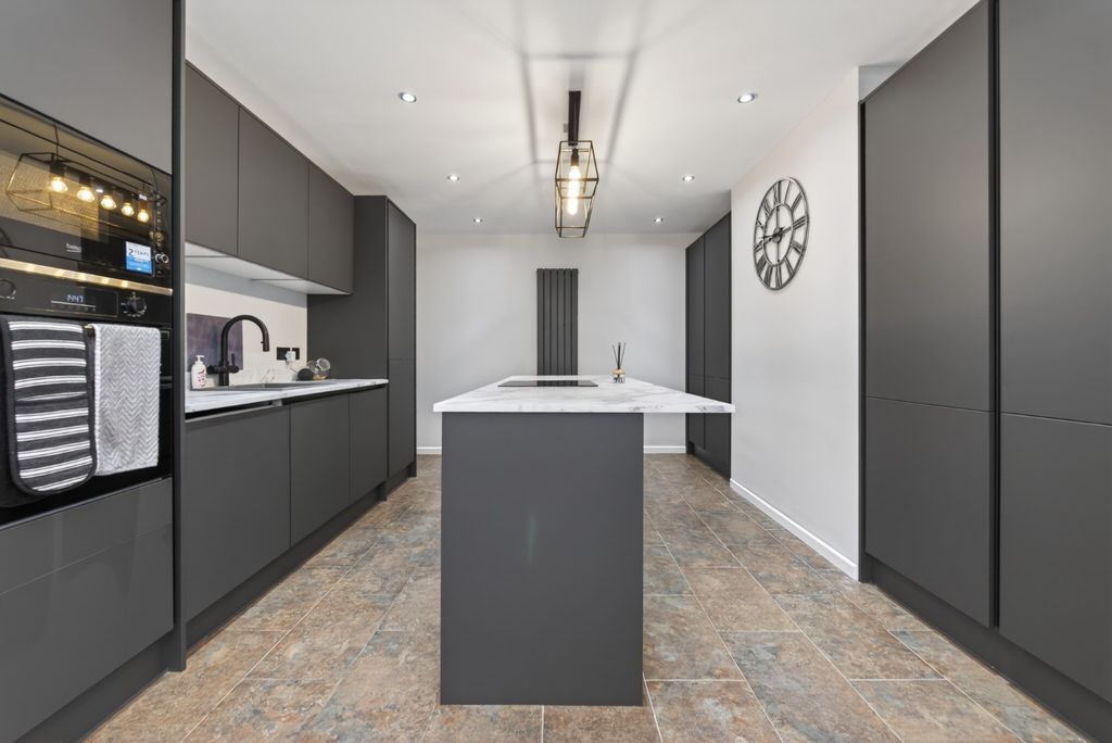 Property photo 3 of 27 4492085