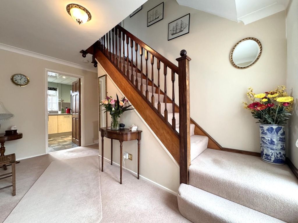 Property photo 3 of 31 Hall