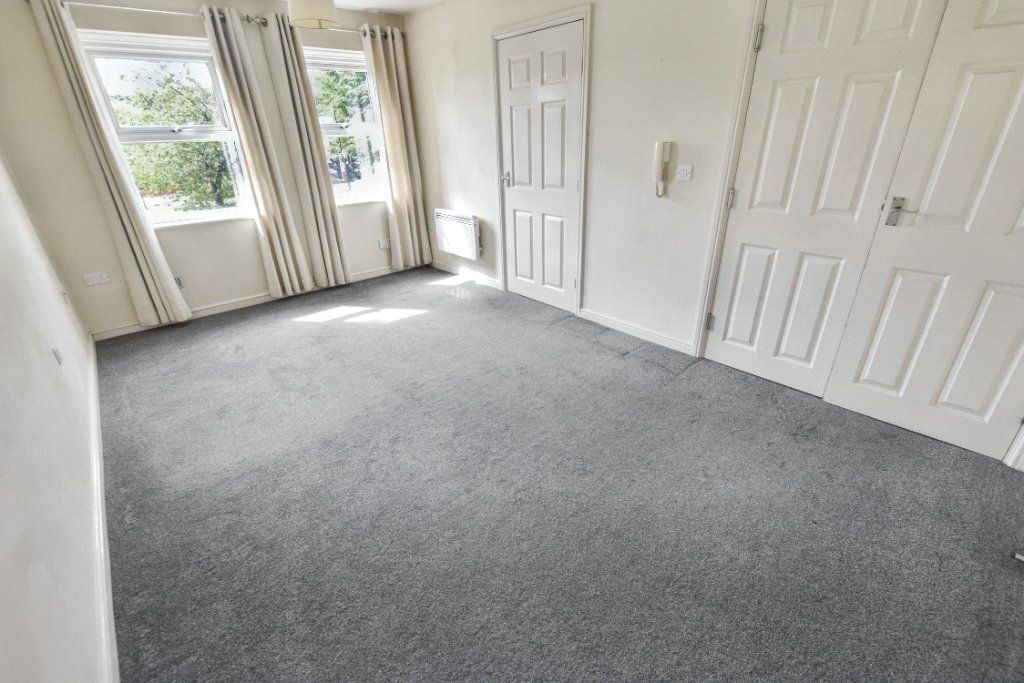 Property photo 2 of 11 Lounge