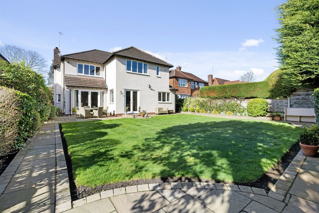 Property photo 3 of 23 Garden