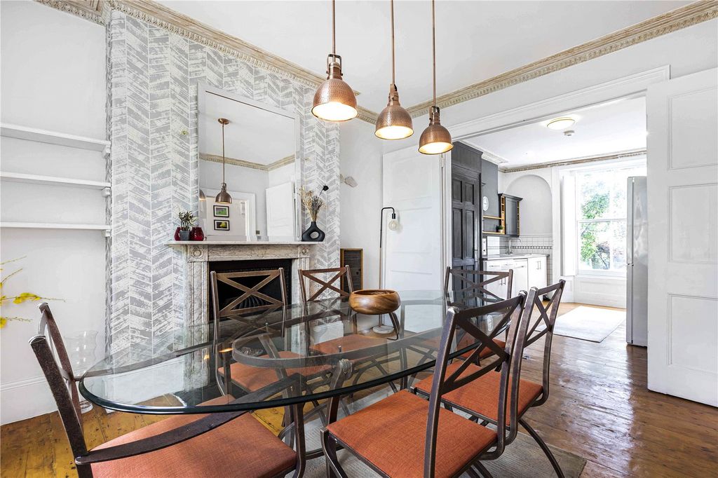 Property photo 1 of 28 Picture No. 04