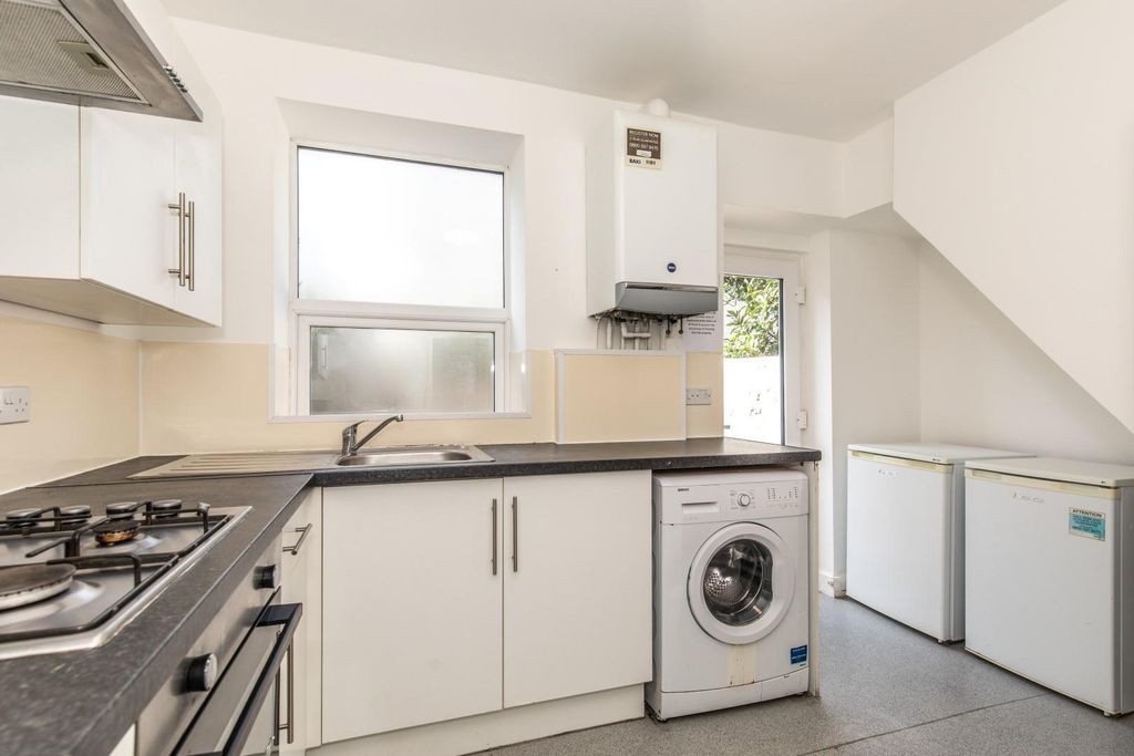 Property photo 2 of 13 St Mary Magdalen Street-21.Jpg