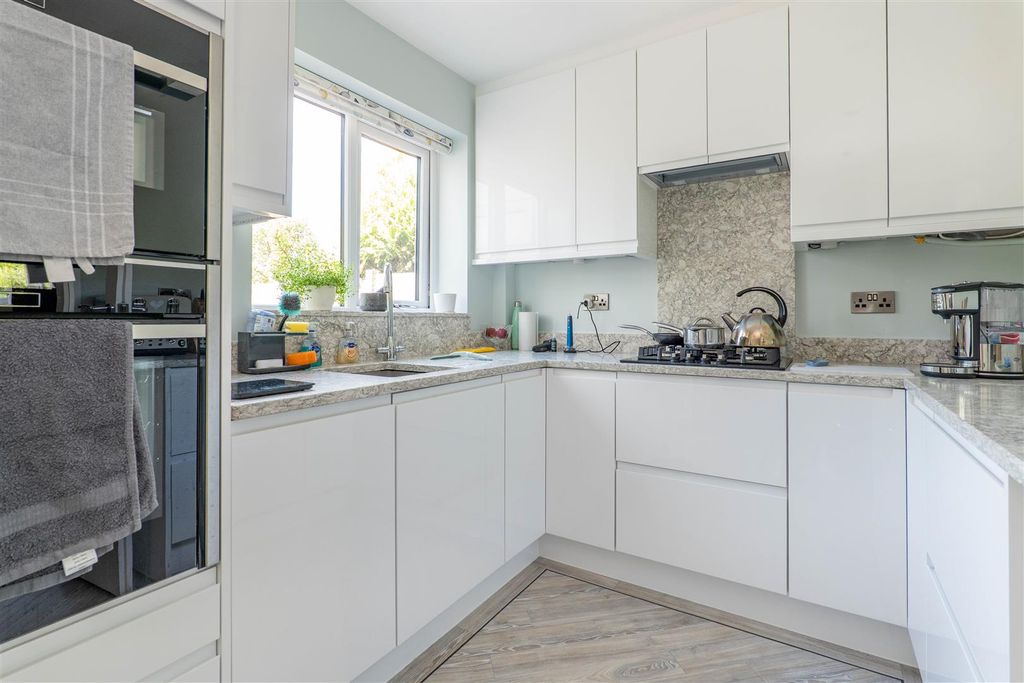 Property photo 3 of 25 Kitchen/Diner