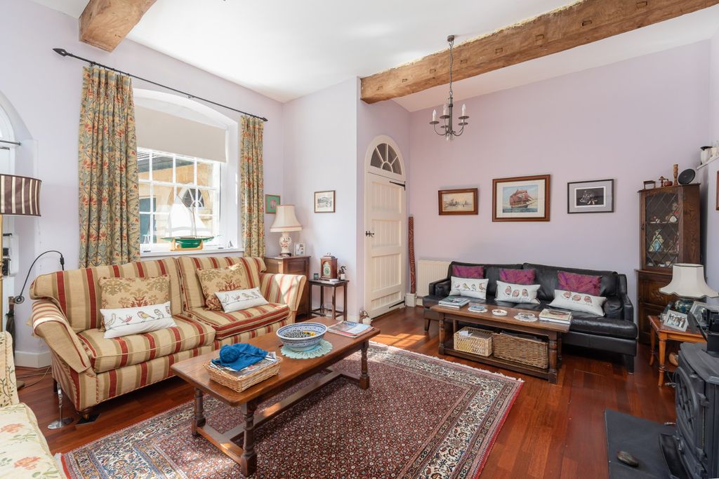 Property photo 3 of 14 Sitting Room