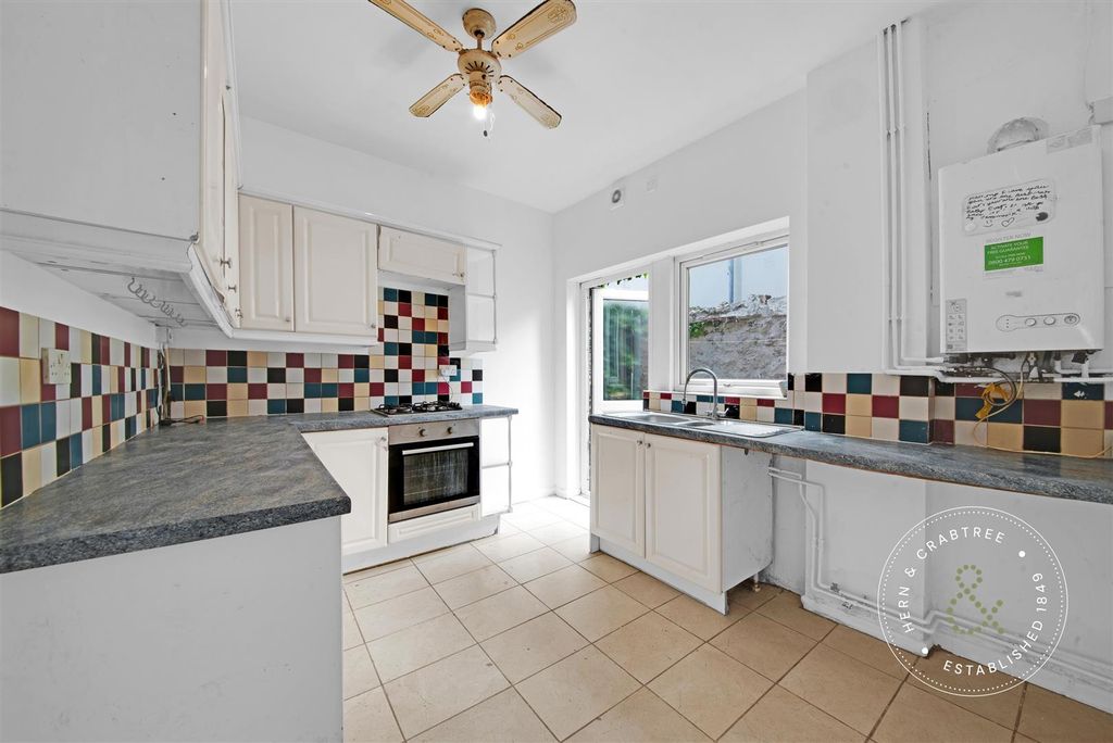 Property photo 3 of 25 Cowbridge-Road-East-19.Jpg