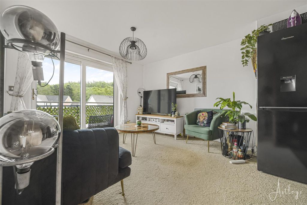 Property photo 1 of 12 Lounge Area