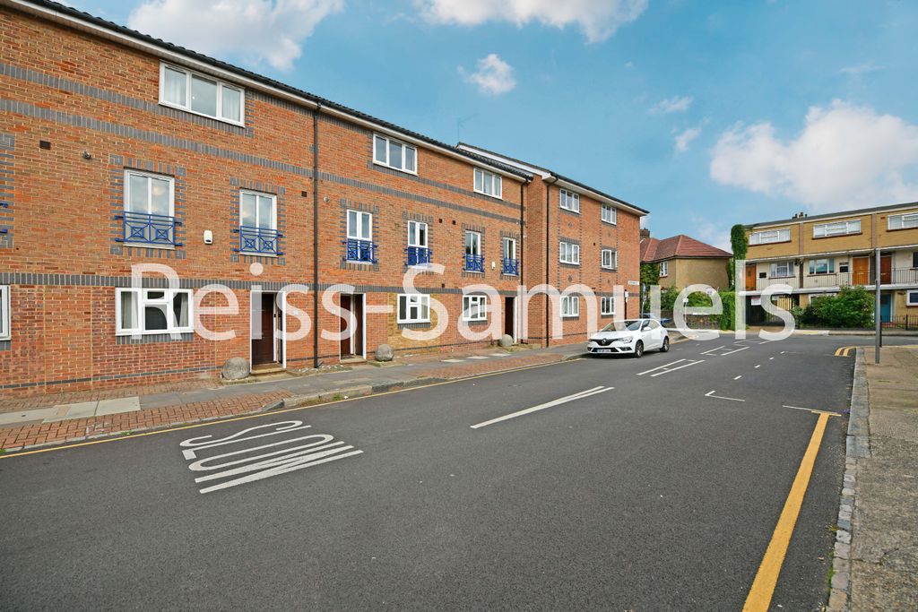 Property photo 2 of 33